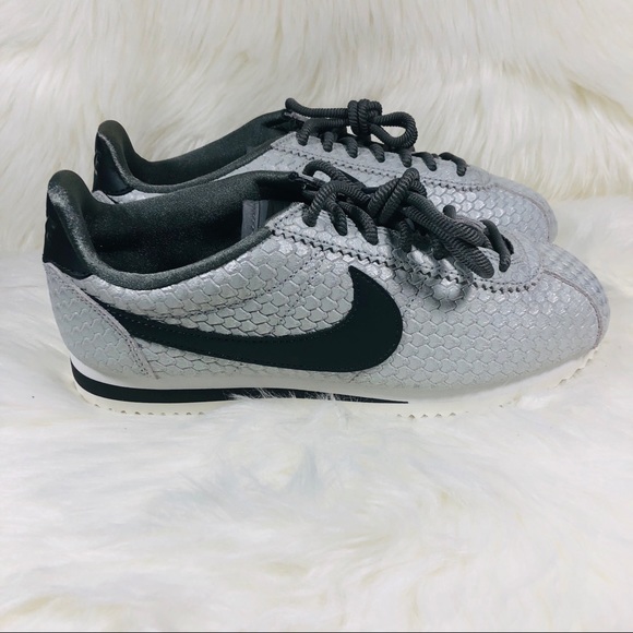 Women’s Nike Cortez - Picture 4 of 6
